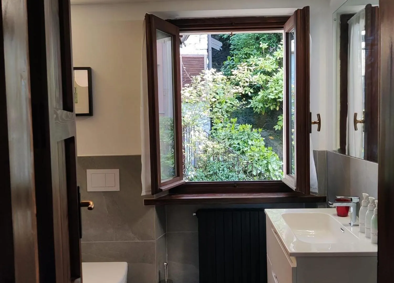 Window On The Lake Varenna Apartment